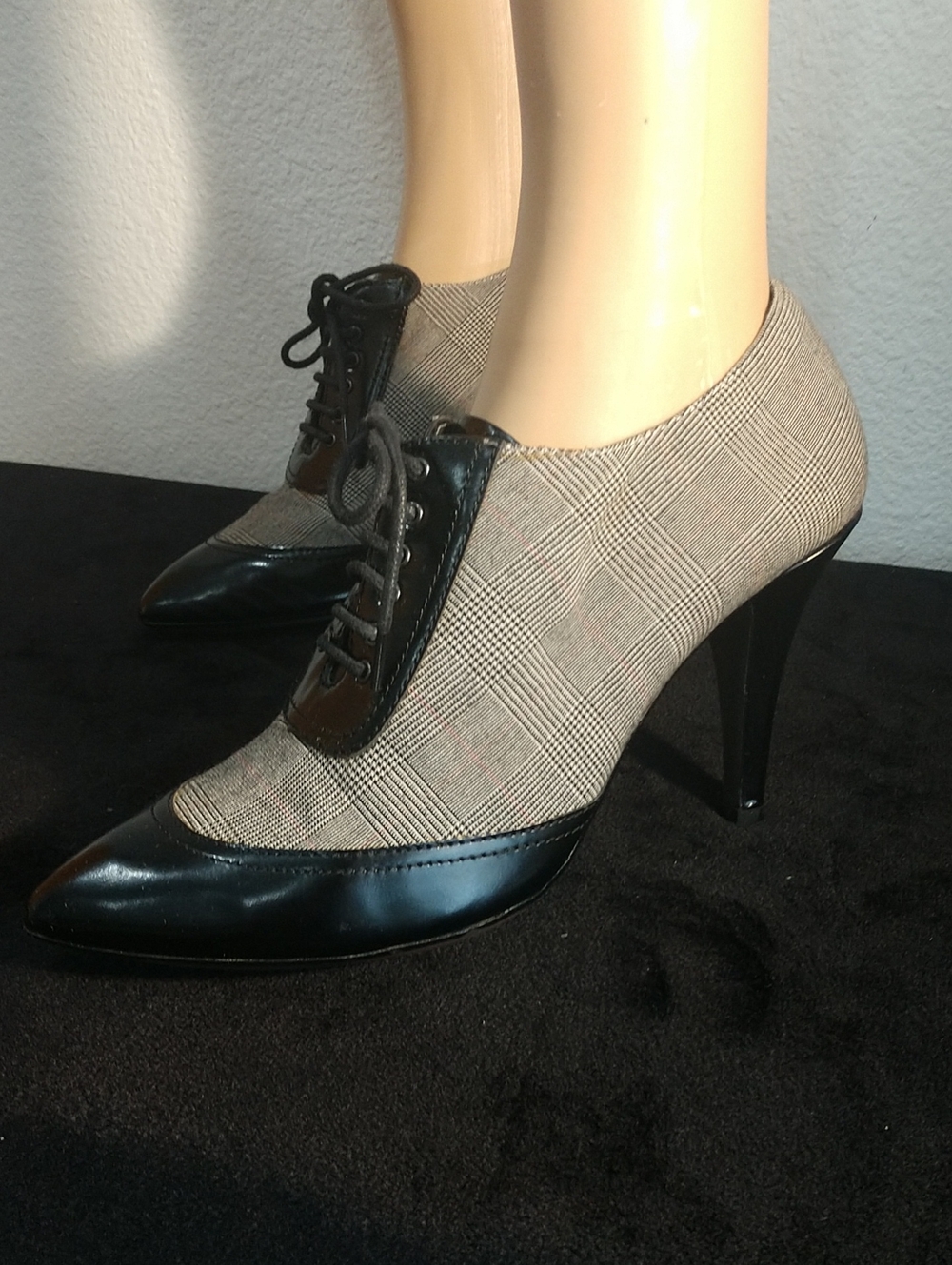 Plaid Pointed-Toe Lace-Up High Heels - Black and Gray